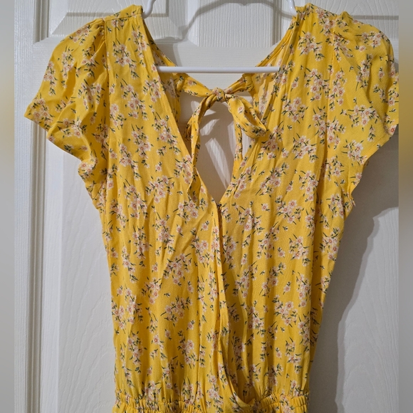 American Eagle Wrap Front Open Back Romper, Yellow Floral Print, Tie Waist, EUC! - Picture 3 of 15